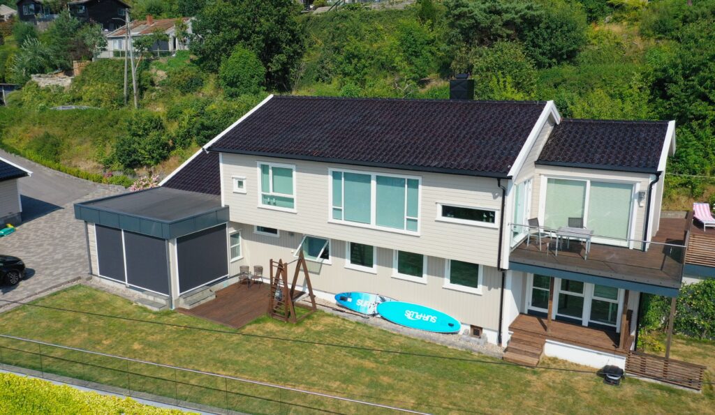 Dronefoto av bolig på Sørlandet